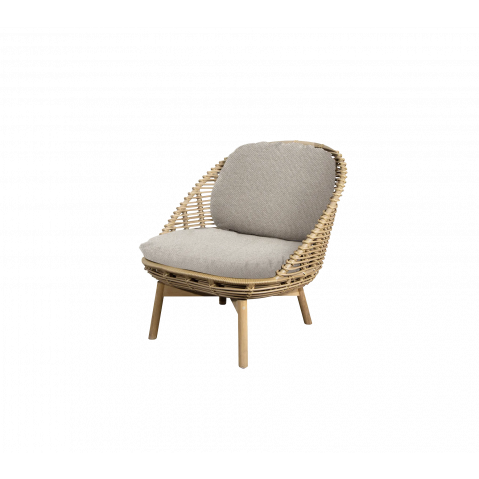 Fauteuil lounge extérieur HIVE, Rotin synthétique coloris naturel avec base en teck, Coussins Desert sand