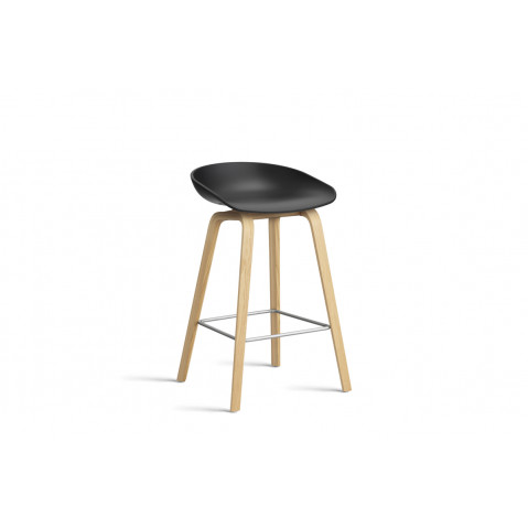 Tabouret AAS32 LOW de Hay, H.64, Pieds en chêne vernis naturel, Repose-pieds inox, Black 2.0
